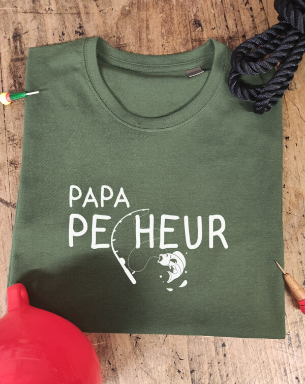 T-shirt de pêcheur à personnaliser, "Papa pêcheur" avec une canne à pêche et une prise