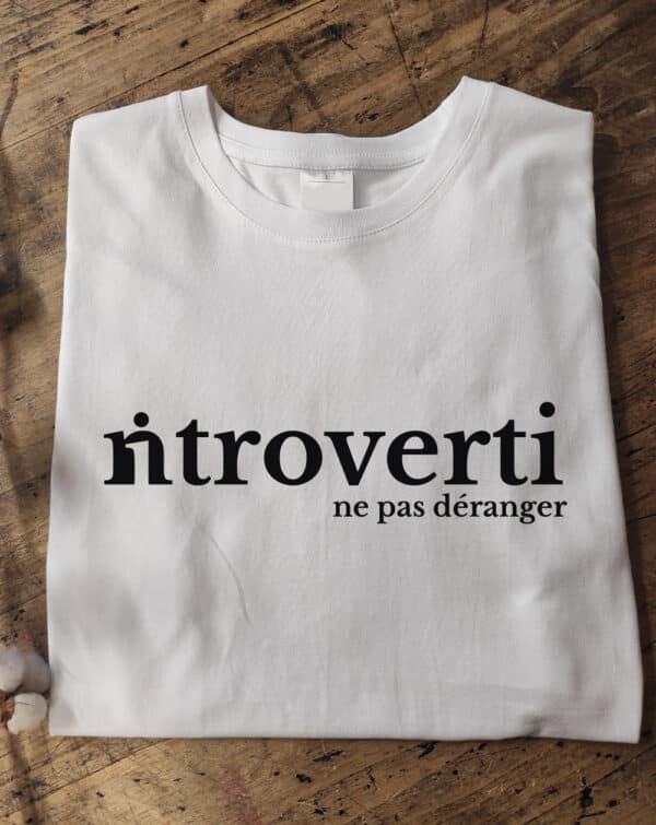 T-shirt blanc de soirée pour introverti ne pas déranger