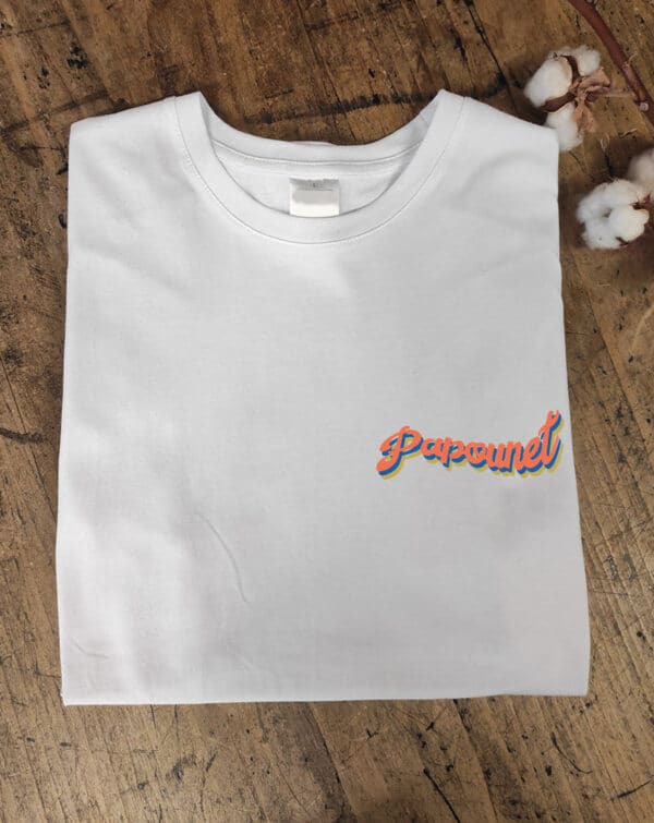 T-shirt blanc impression "Papounet" en trois couleurs différentes avec une impression sur coeur