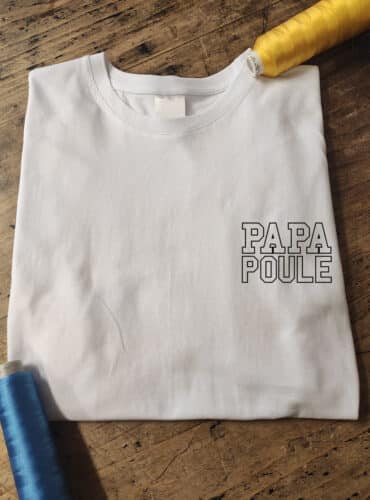 T-shirt blanc avec impression au coeur "Papa Poule"