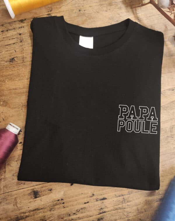 T-shirt noir avec impression au coeur "Papa Poule"